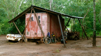 A DIY carport should NOT look like this!